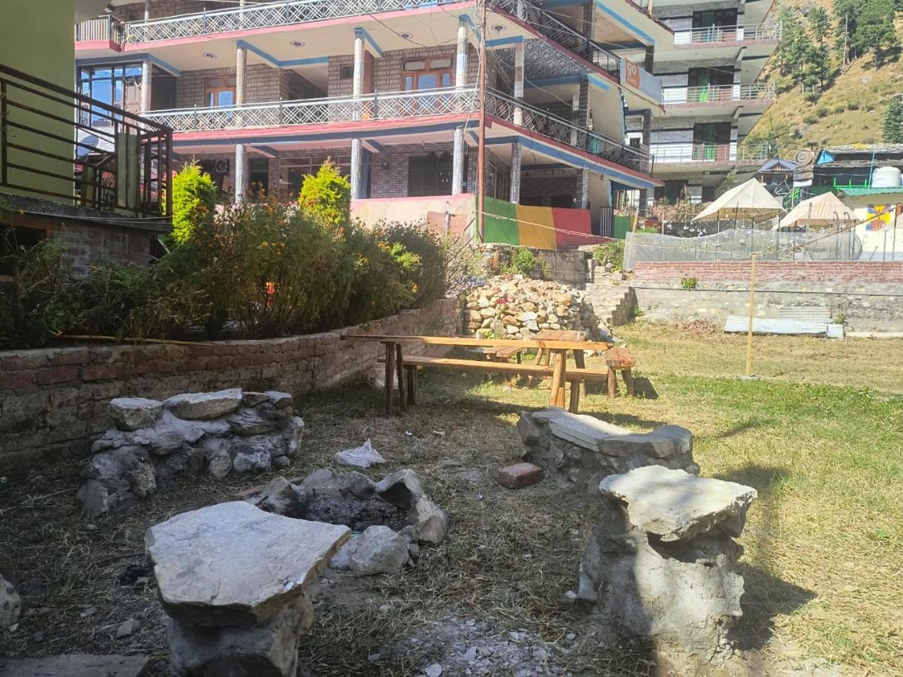 Hotel Dog N Hill Kasol Exterior foto